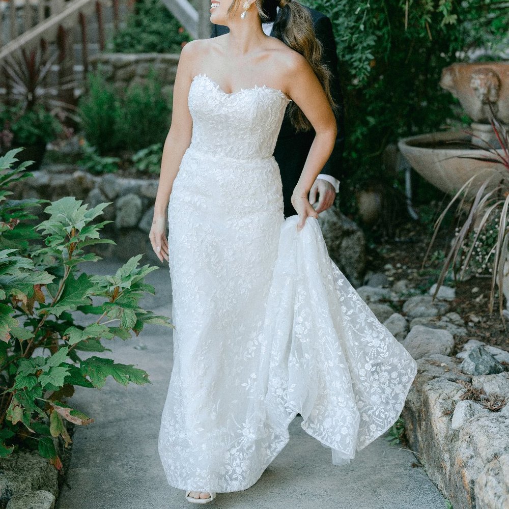 SOLD** Calla Blance wedding dress (Shannon 19111)